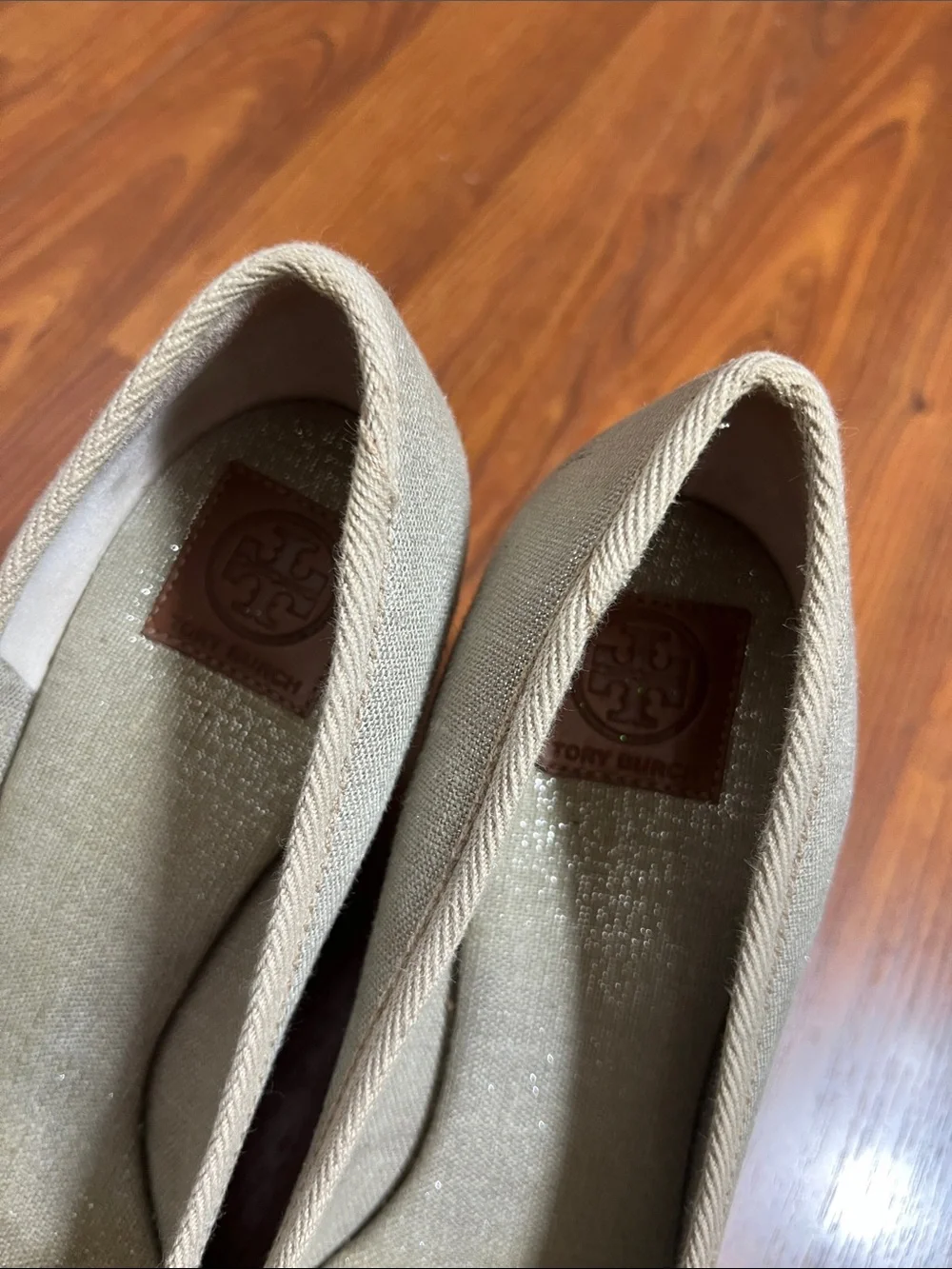 Tory Burch Sz 10.5 M Jackie Wedges Metallic Shimmer Bow Accent Tan/Taupe